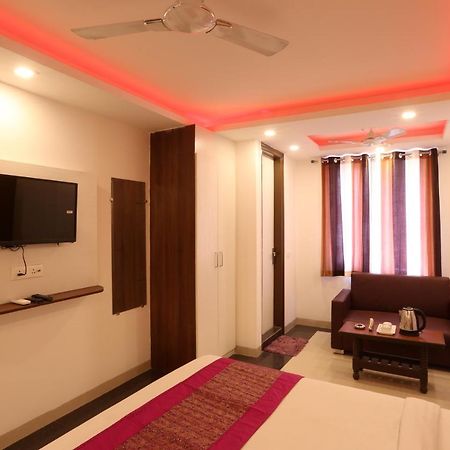 Hotel Sky Wood At Airport นิวเดลี ภายนอก รูปภาพ