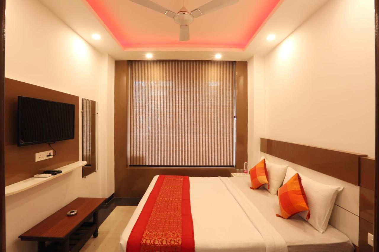 Hotel Sky Wood At Airport นิวเดลี ภายนอก รูปภาพ