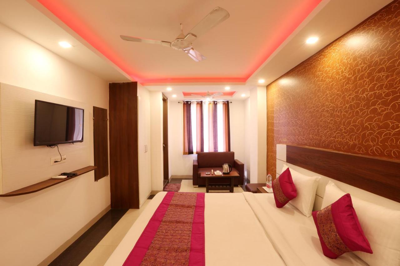 Hotel Sky Wood At Airport นิวเดลี ภายนอก รูปภาพ