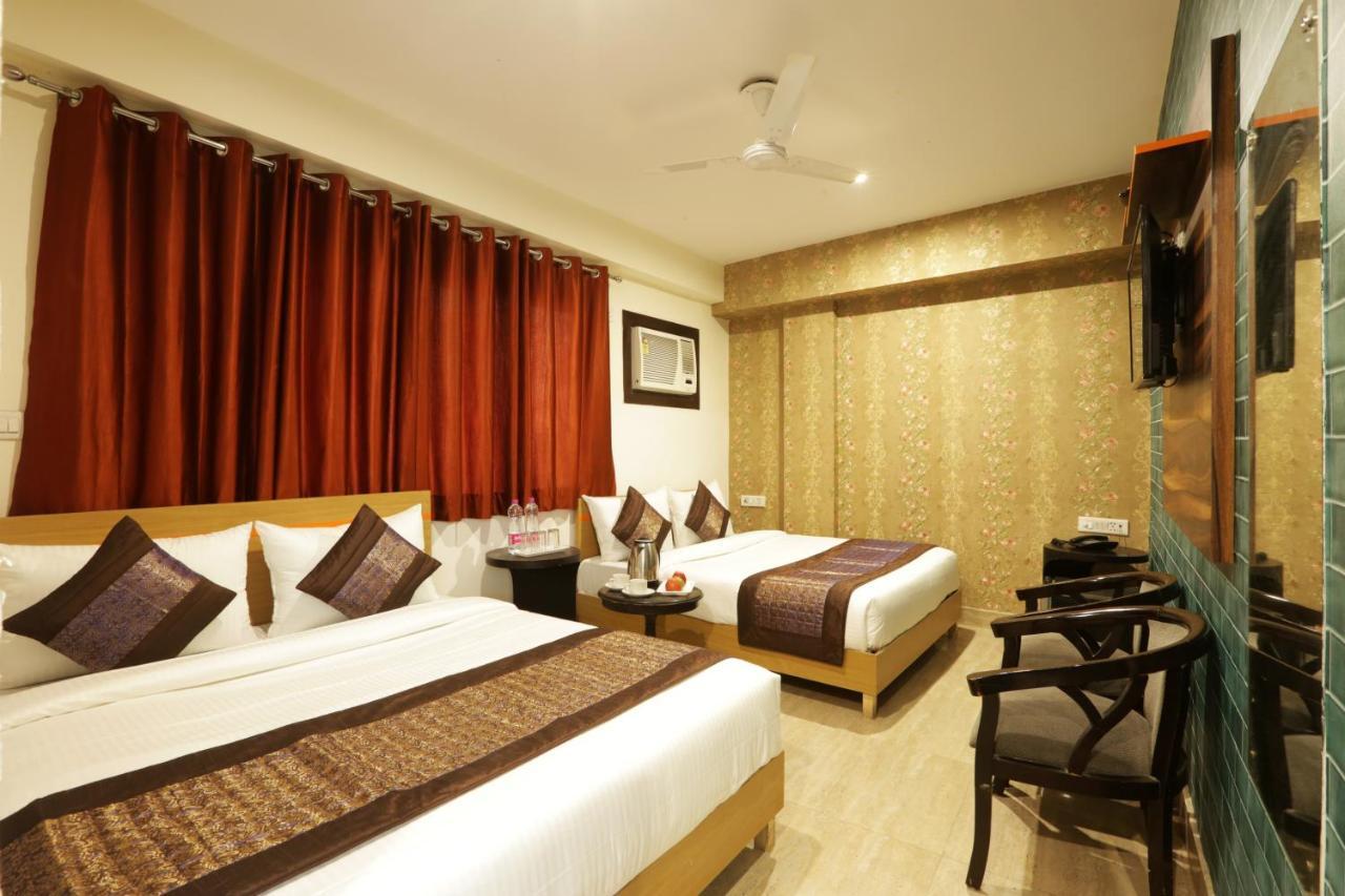 Hotel Sky Wood At Airport นิวเดลี ภายนอก รูปภาพ