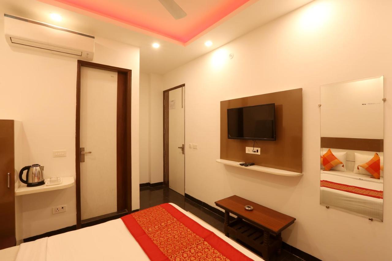 Hotel Sky Wood At Airport นิวเดลี ภายนอก รูปภาพ