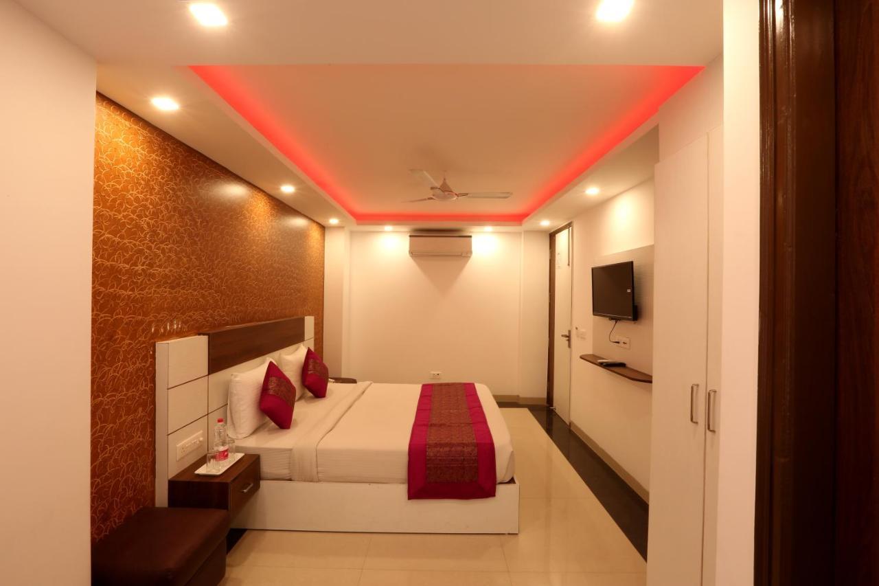 Hotel Sky Wood At Airport นิวเดลี ภายนอก รูปภาพ